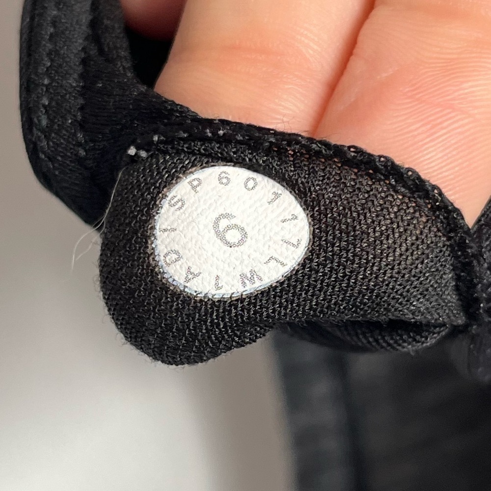 Lululemon Glide and Stride 2-in-1 Built In Bra Tank - Heathered Black - US 6 - Picture 5 of 5